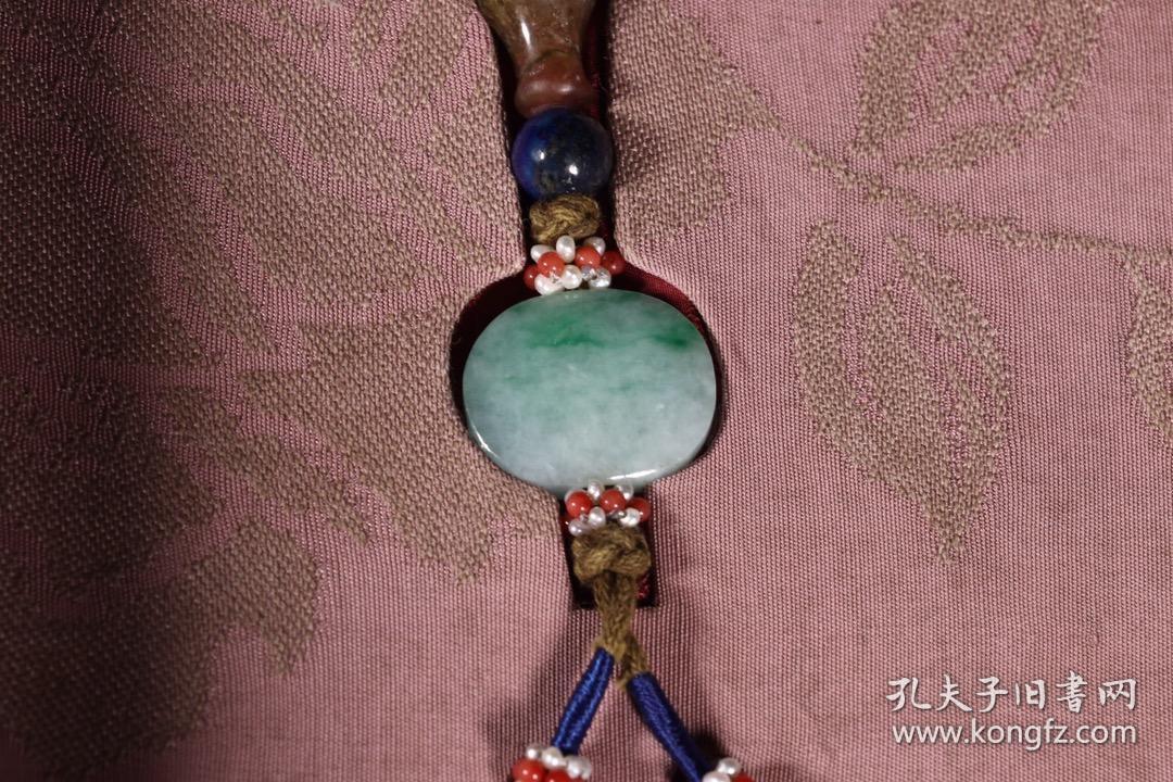 清代:宫廷式翡翠持珠
