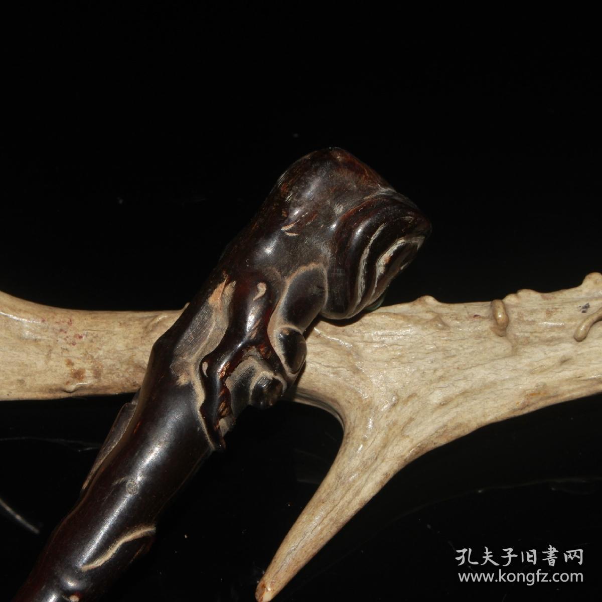 牛角镶嵌宝石雕刻如意摆件