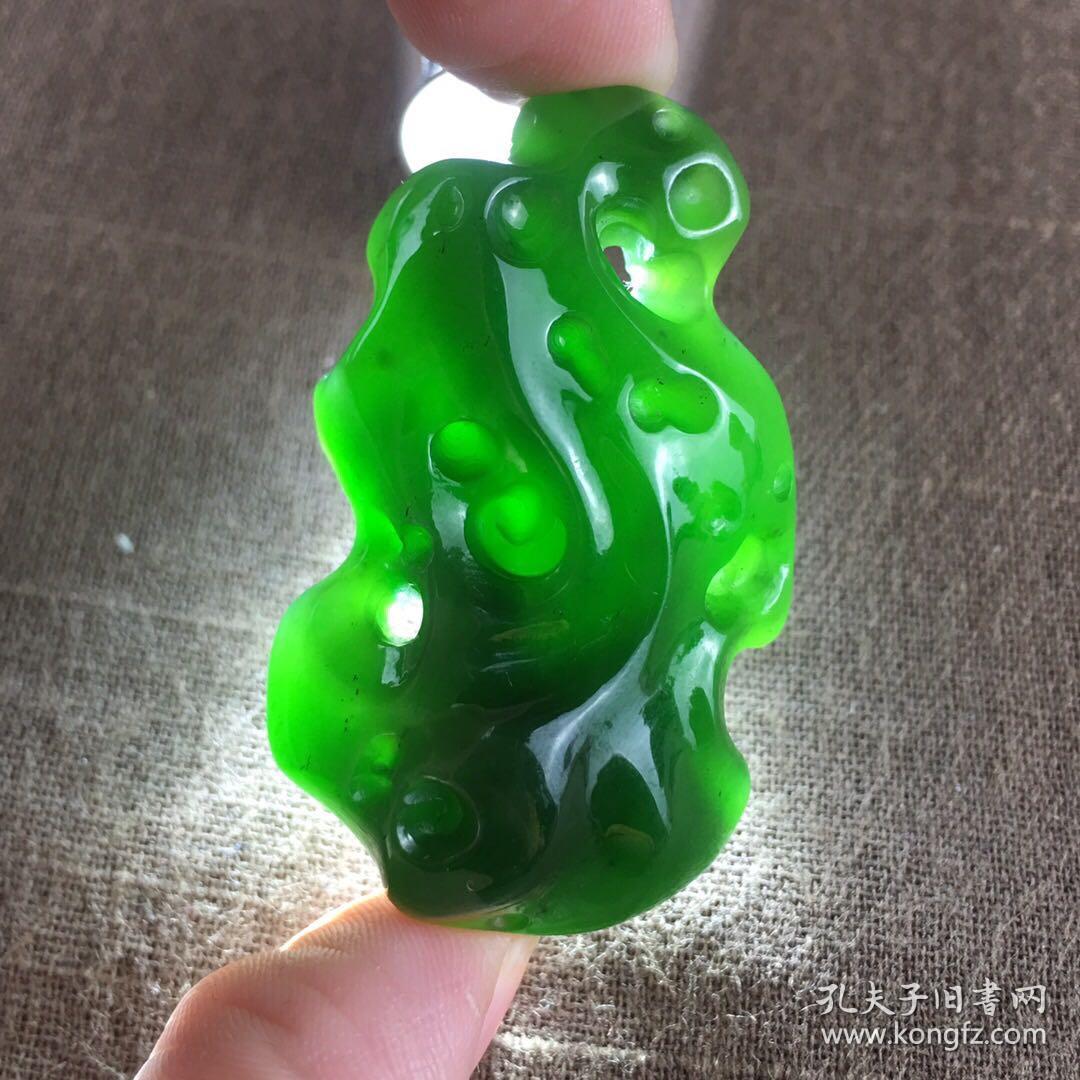 保真和田玉碧玉菠菜绿太湖石吊坠 无裂 有小浅黑 玉质