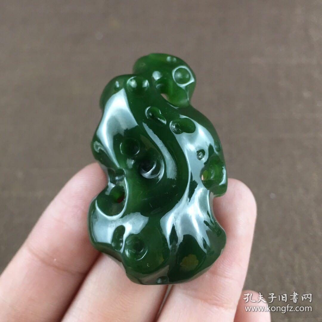保真和田玉碧玉菠菜绿太湖石吊坠 无裂 有小浅黑 玉质