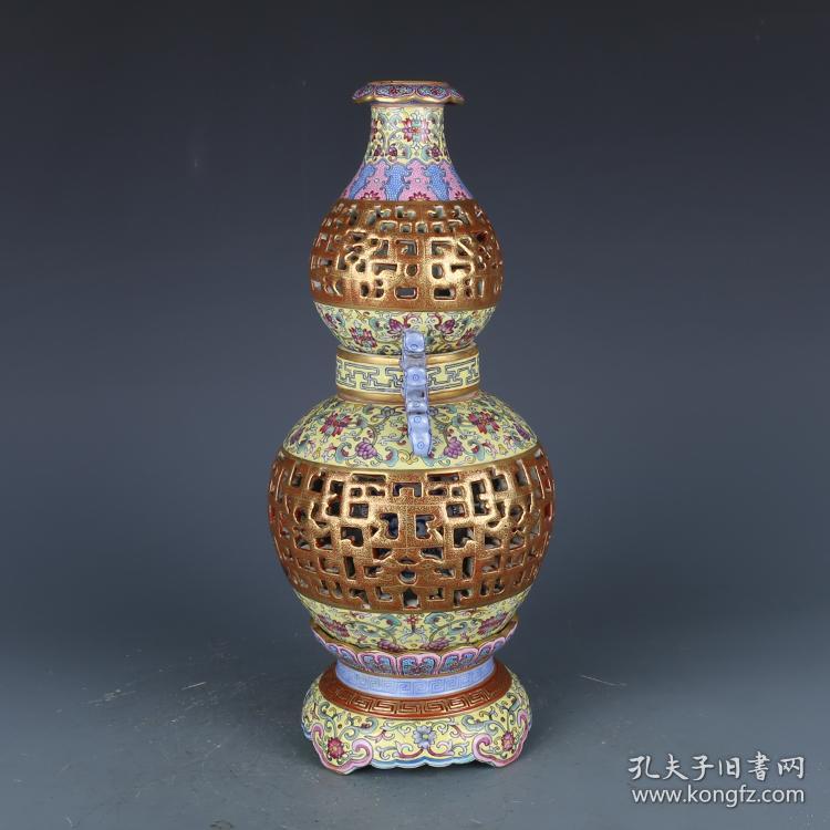 大清乾隆描金珐琅彩缠枝转心瓶