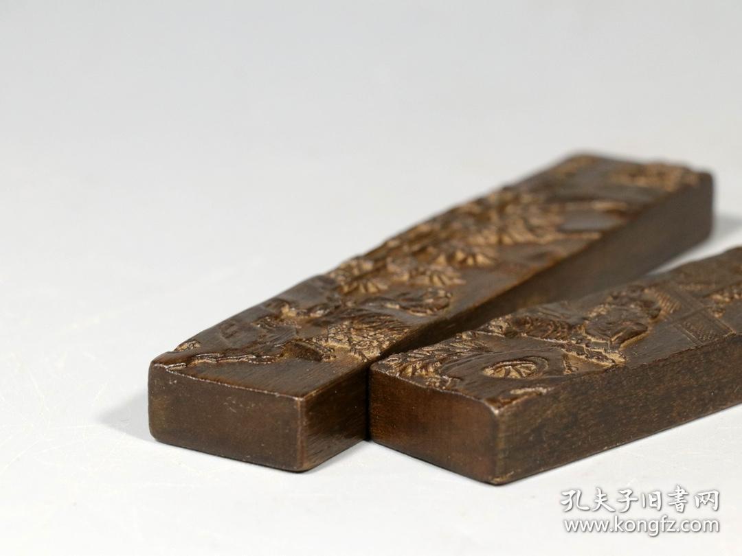手工雕刻人物风景纹沉香镇纸一对