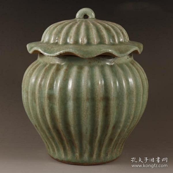 龙泉青瓷荷叶罐