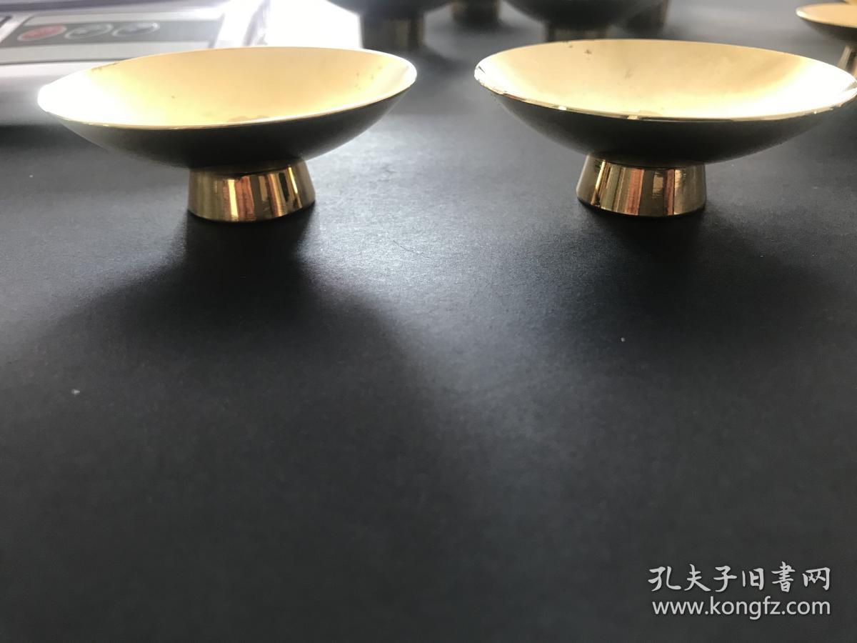 日本24k镀金 总重:151g,2个酒杯,做工精湛 工艺精良 酒盏内有图案 底