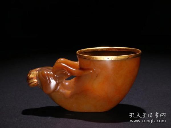 玛瑙包金羊角杯.