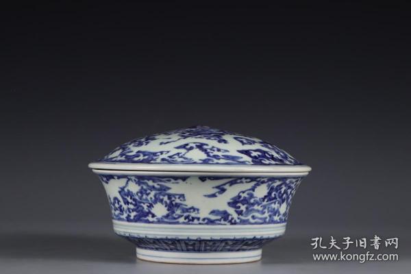 明代"大明宣德年制"青花瑞兽纹盖碗
