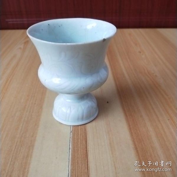 甜白釉高足杯.
