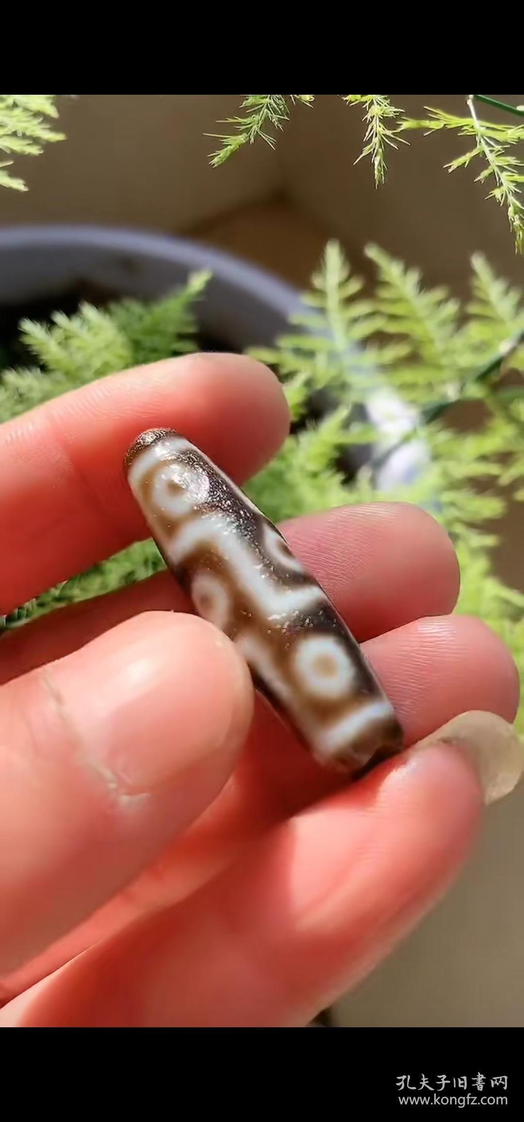 老不老看了才知道至臻至纯藏传千年爆老九眼老天珠保存至今如此品相也