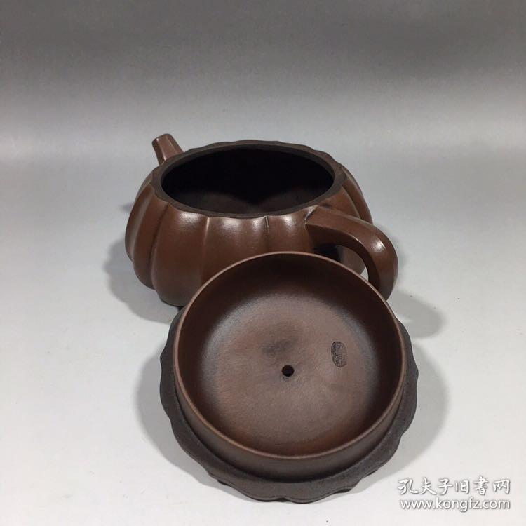徐汉棠徐汉棠,1932年5月11日出生于江苏宜兴,中国工艺美术大师,荣获"