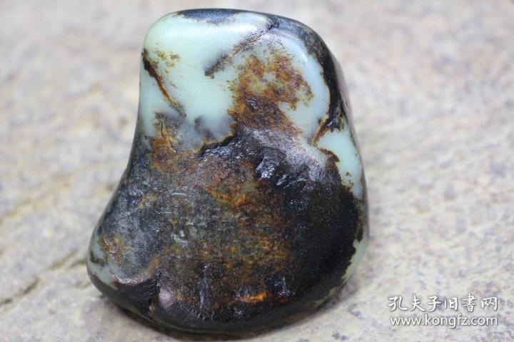 *70(均取最大值mm) 宝贝描述:新疆和田玉珍藏级万年黑皮翠色籽料原石