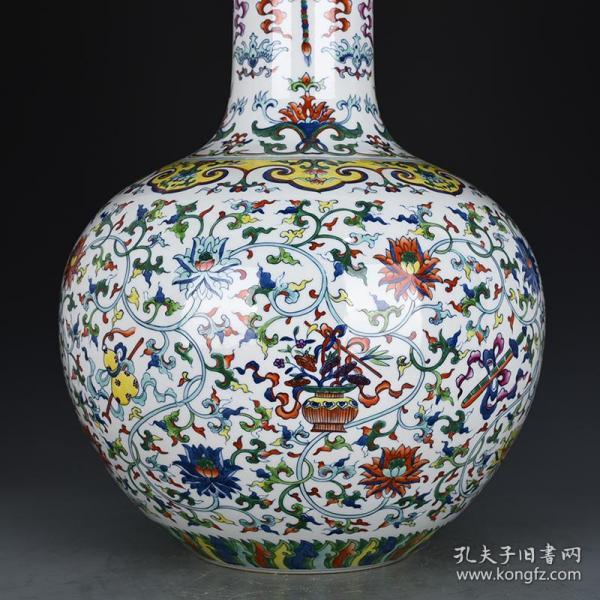 清乾隆斗彩暗八仙缠枝莲纹天球瓶