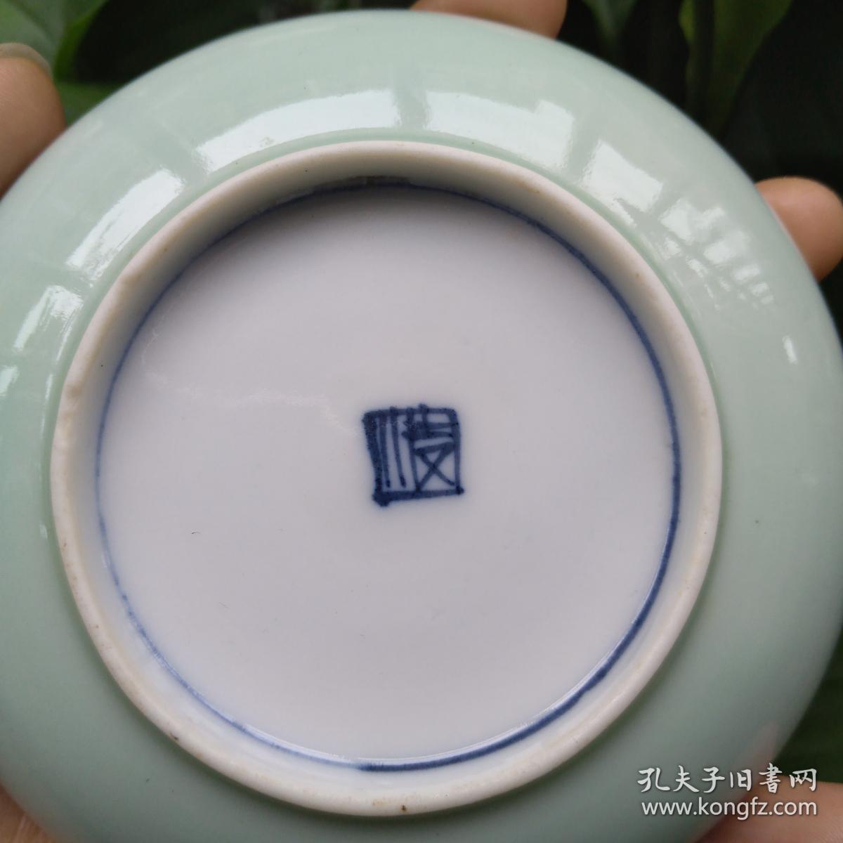 包真民间古文物老瓷器 晚清民国豆青釉地釉下彩堆白花卉小盘 包老