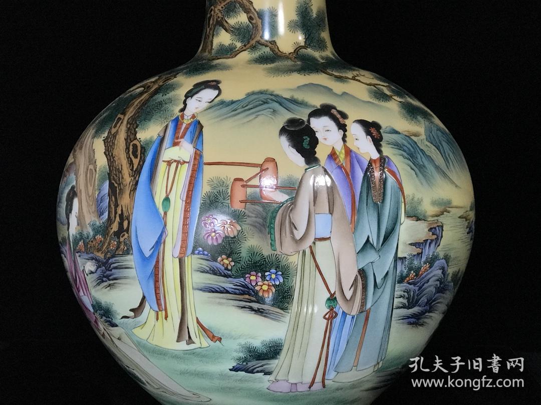 清乾隆珐琅彩仕女图纹天球瓶