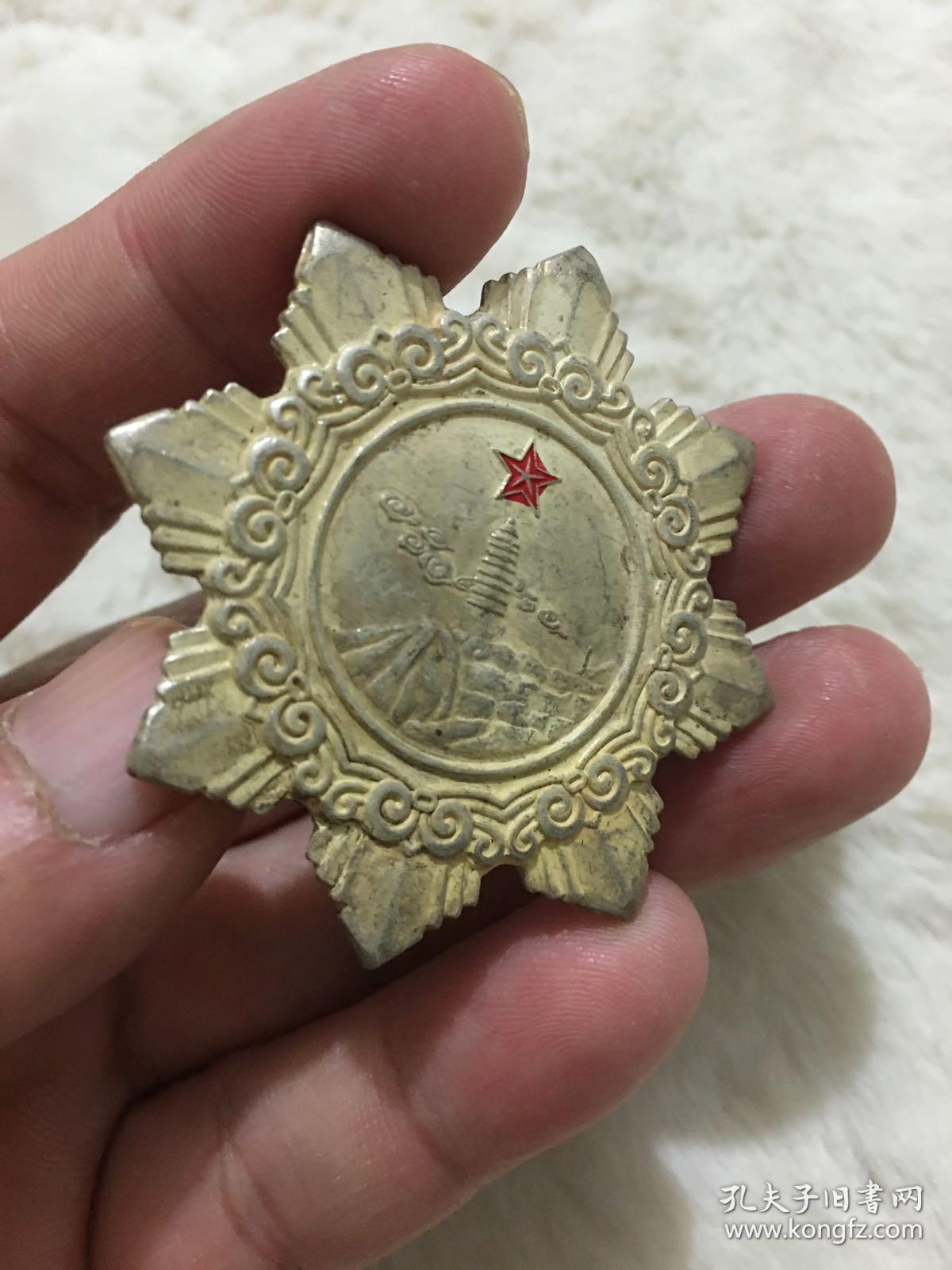 1955年中华人民共和国二级独立自由勋章 材质应为白铜