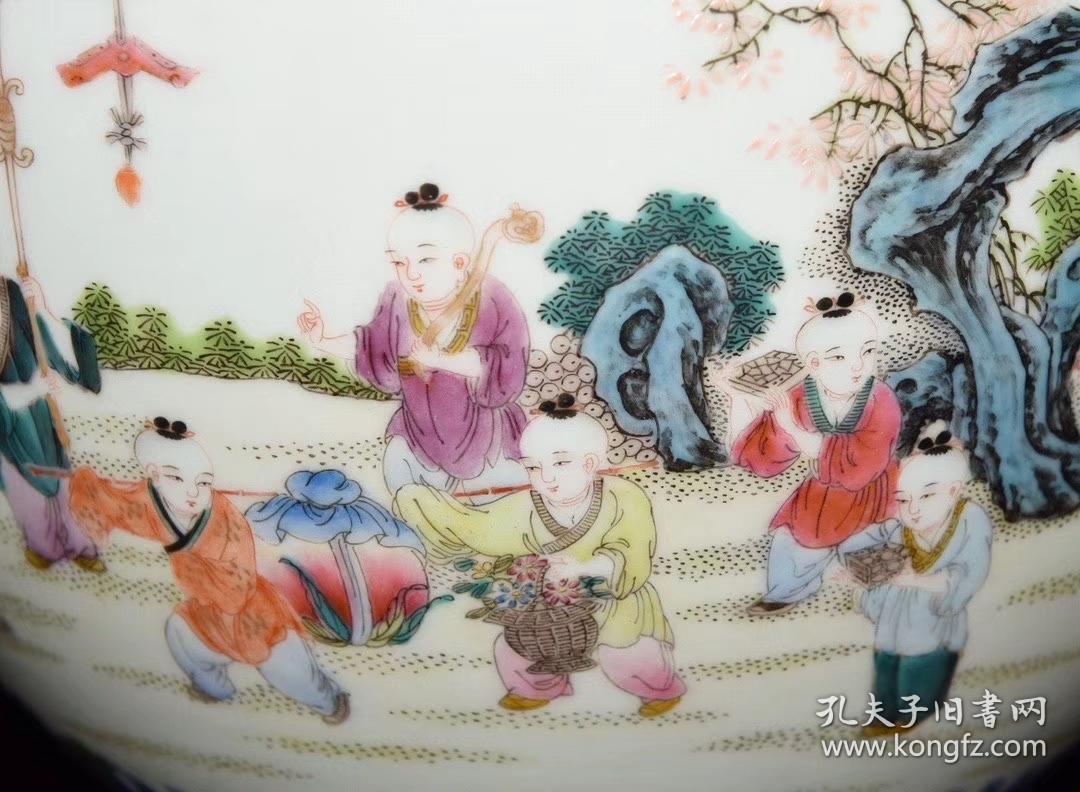 清乾隆青花珐琅彩婴戏图纹蒜头瓶