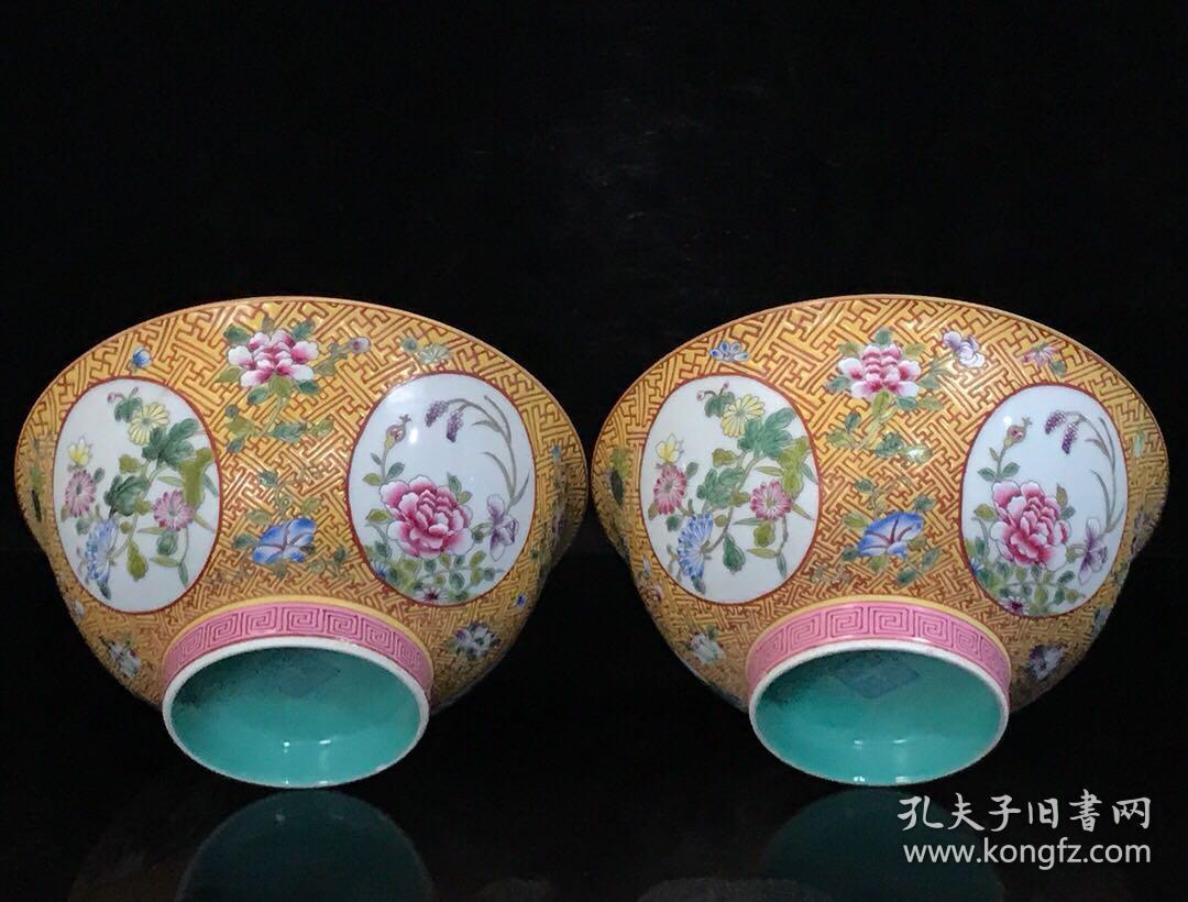 清乾隆珐琅彩开窗四季花卉纹碗