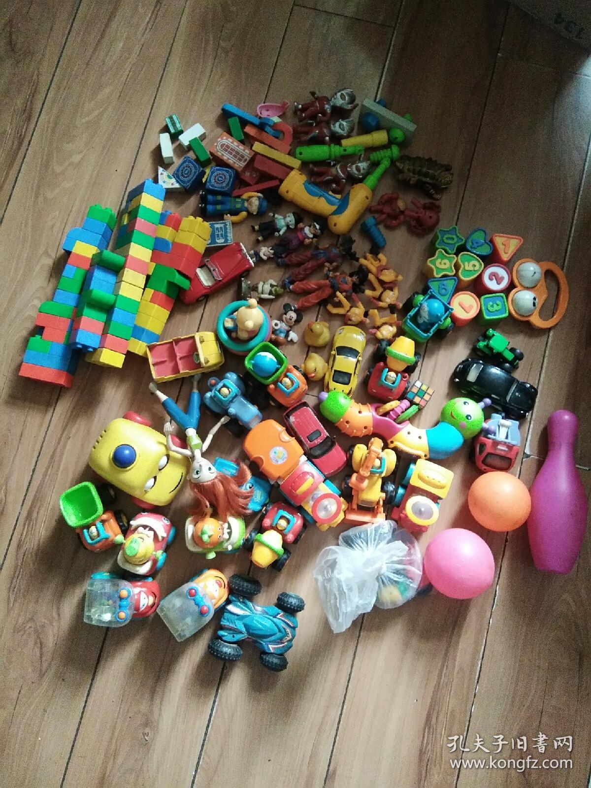 玩具一堆,大约7斤左右,见图二手物品售出不退谢谢了!