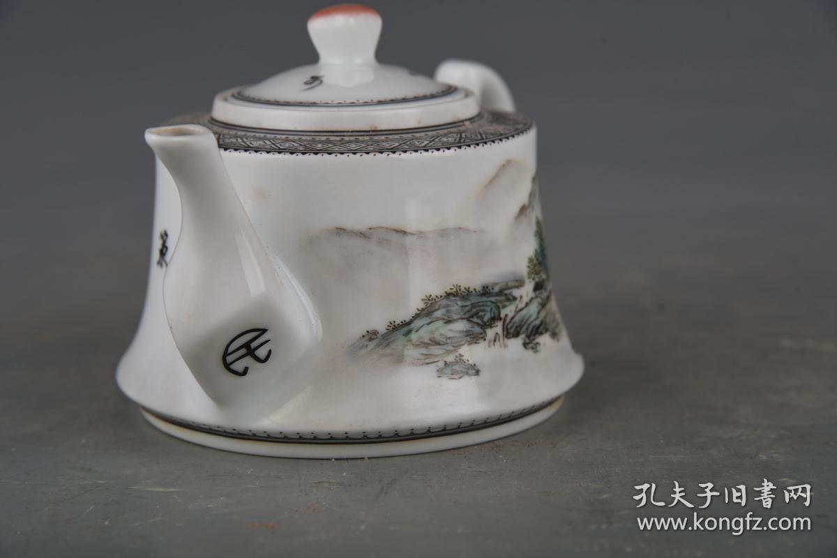 汪小亭粉彩山水策杖访友酒壶2