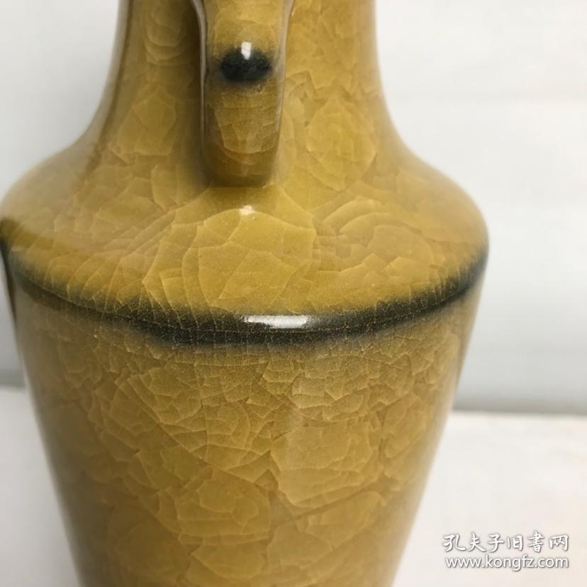 官窑黄釉冰裂双耳瓷瓶