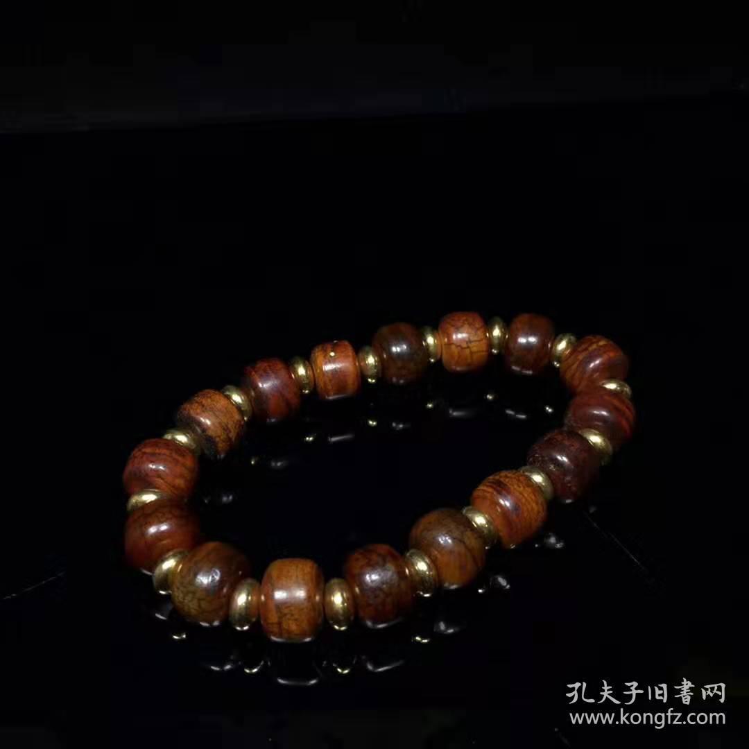 乡下收到的牛骨手串宝贝尺寸:直径约:12mm 宝贝重量:41.9g