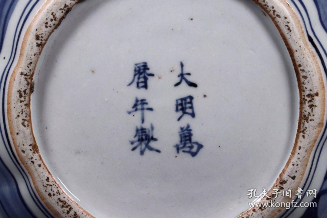 明代"大明万历年制"青花红绿彩松竹梅瓜棱小罐