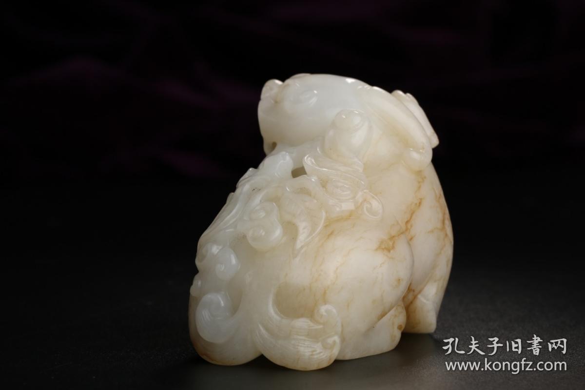 清代 和田籽料雕貔貅把件
