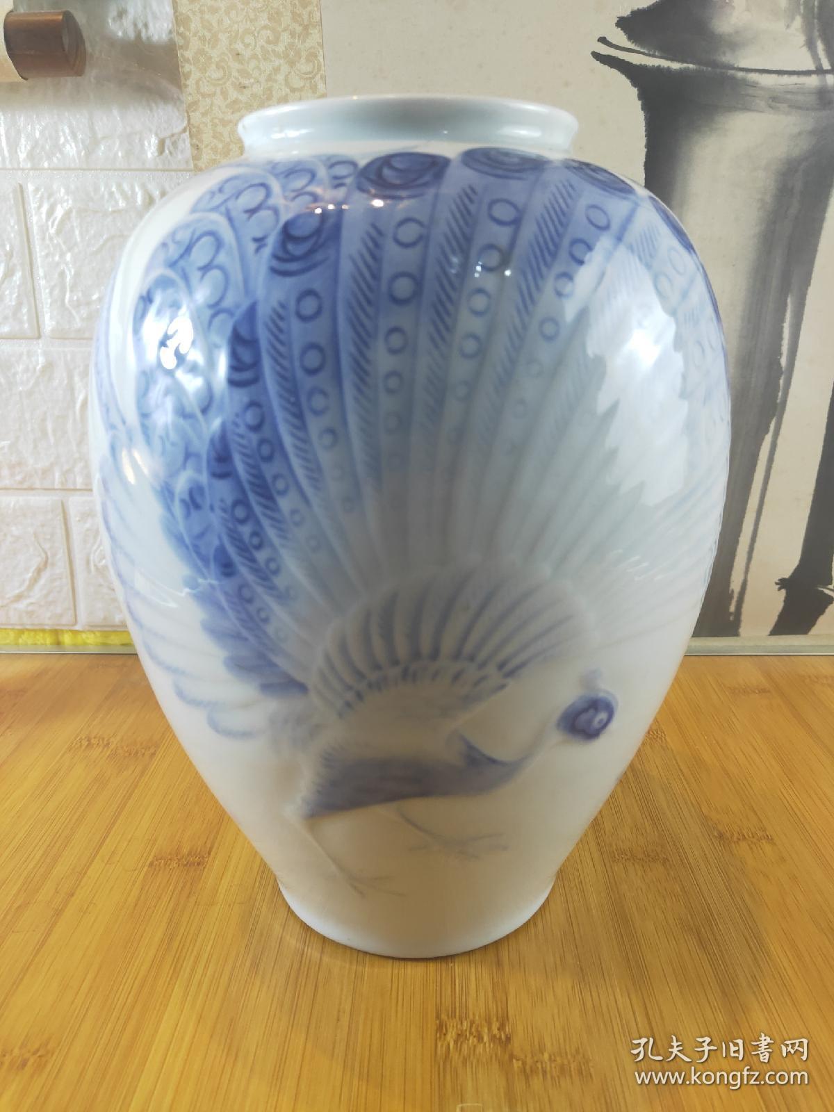 日本回流花瓶青花瓷瓷器座有铭印 高27cm 肚径最宽处19cm,瓶口直径9cm