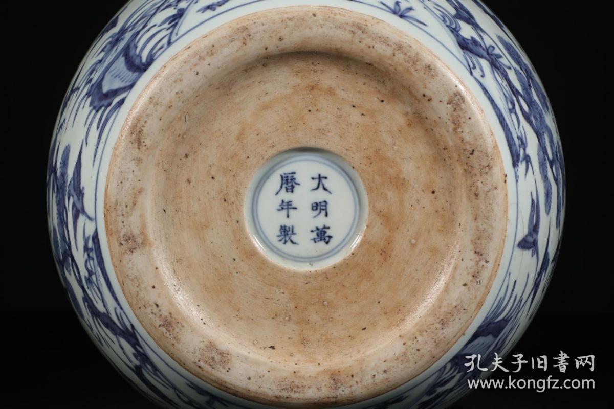 明代,"大明万历年制"青花松鸟大罐