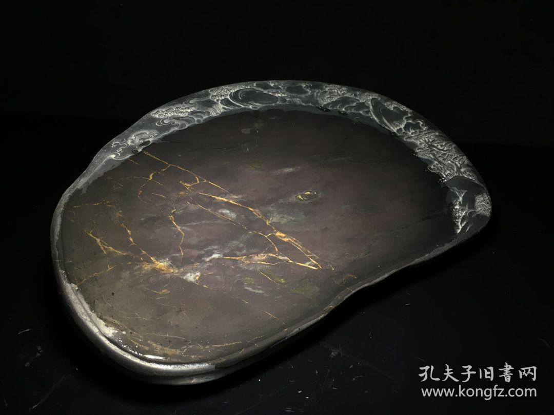 石料大气,随形而琢,质地幼嫩细滑,工艺精美,天然金线,翡翠纹,五彩钉