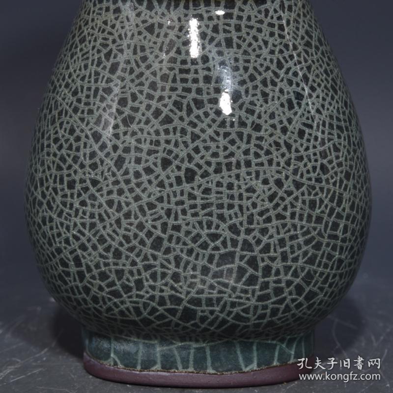 龙泉溪口官窑贯耳瓶