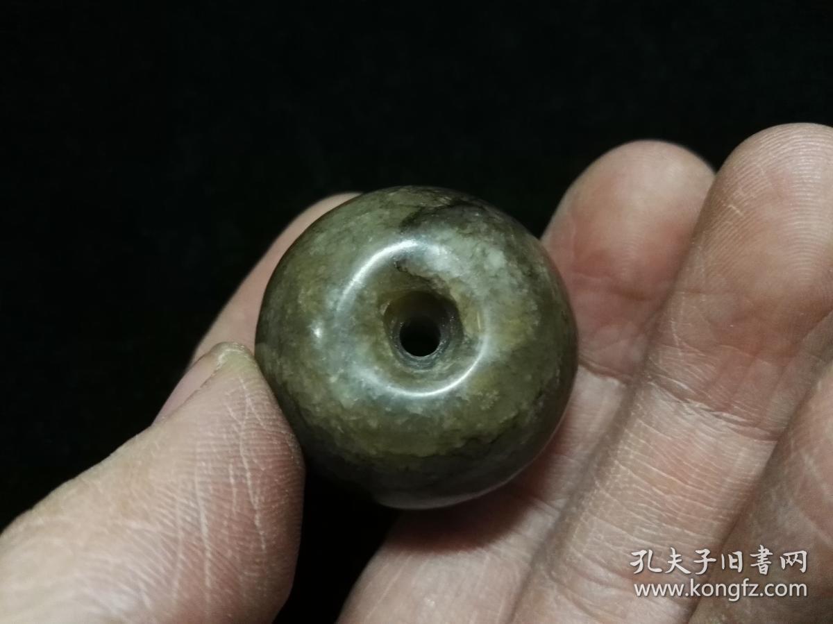 明代 和田玉老提油 大玉珠 直径3.05厘米 高2.7厘米 品相完整
