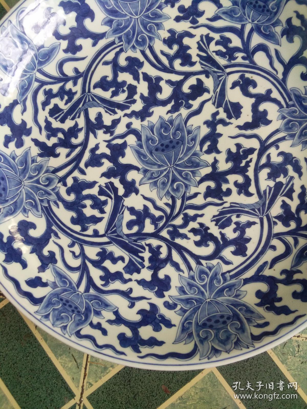 清 储秀宫制青花缠枝莲大盘