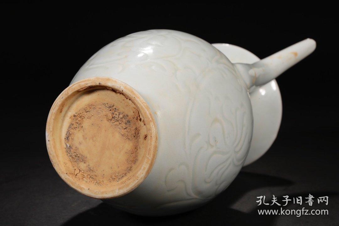 宋代,定窑刻花执壶