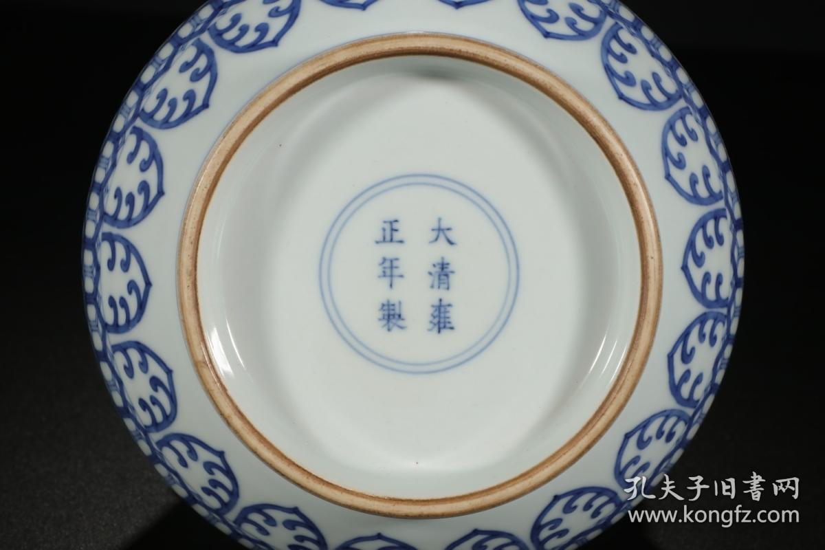 清代,"大清雍正年制"青花几何纹环耳尊