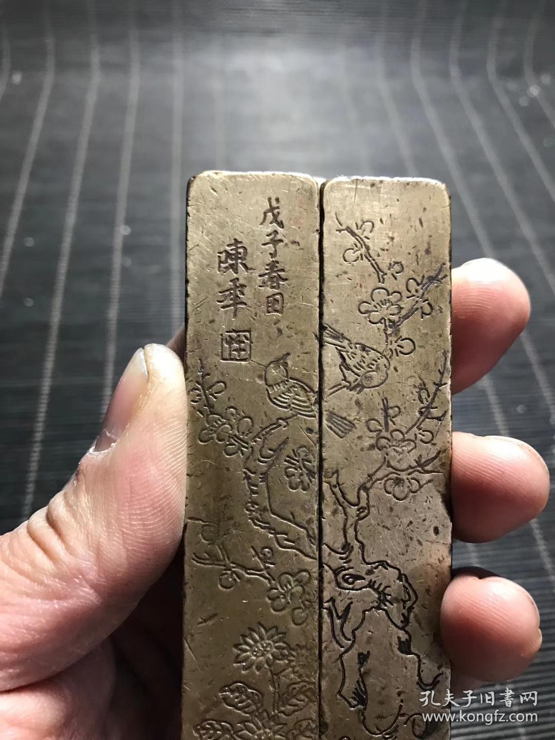 清代传世云啸堂陈季(陈半丁)喜鹊登梅铜镇尺一对,纹饰