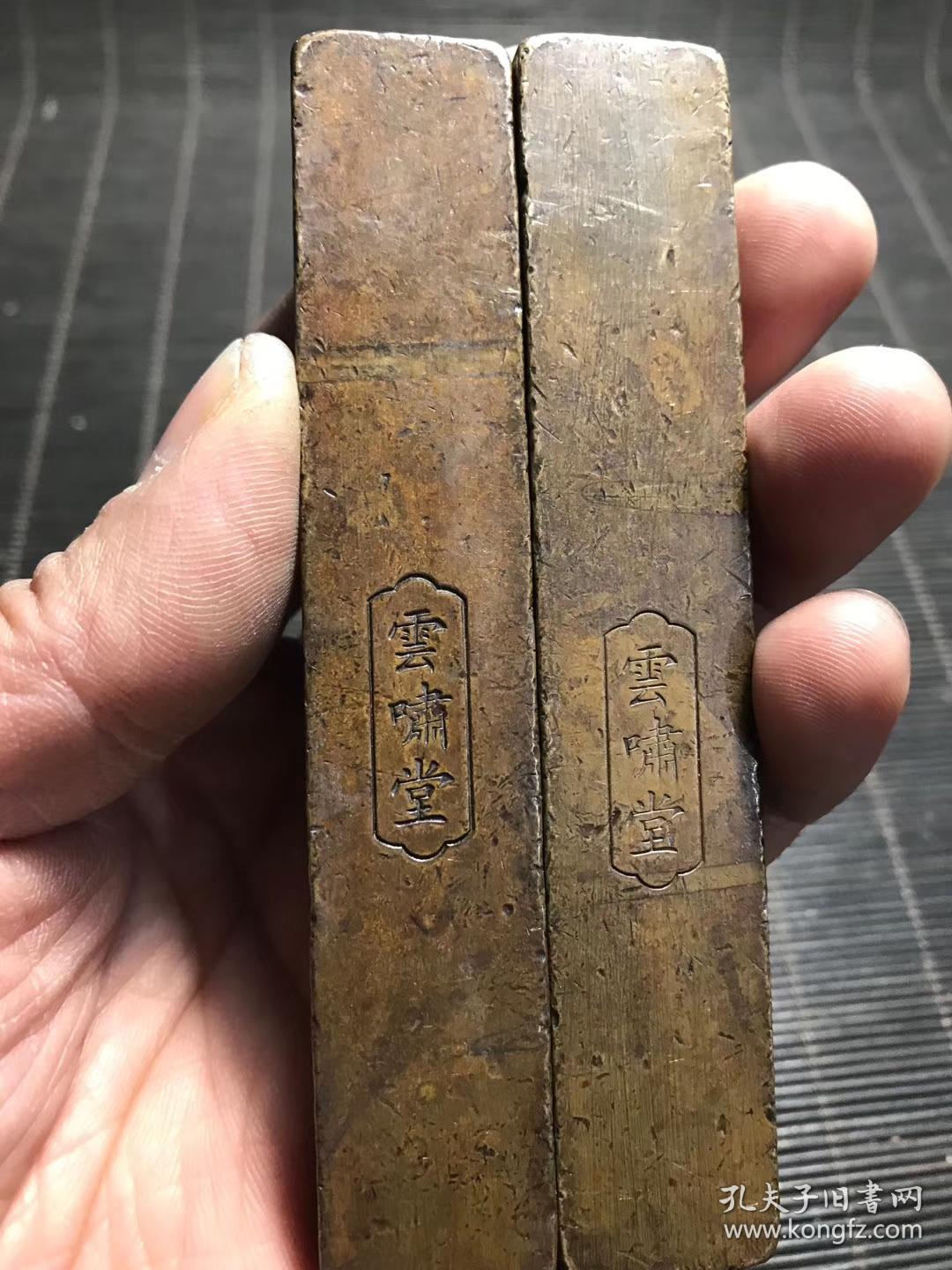 清代传世云啸堂陈季(陈半丁)喜鹊登梅铜镇尺一对,纹饰