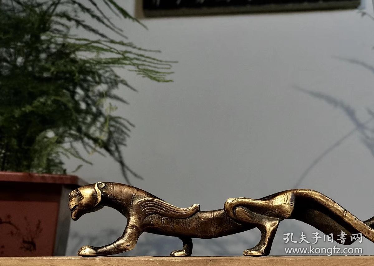 全铜 长20公分 虎头较小;虎身细长呈波浪状刻线纹饰,虎背有飞翼,曲线