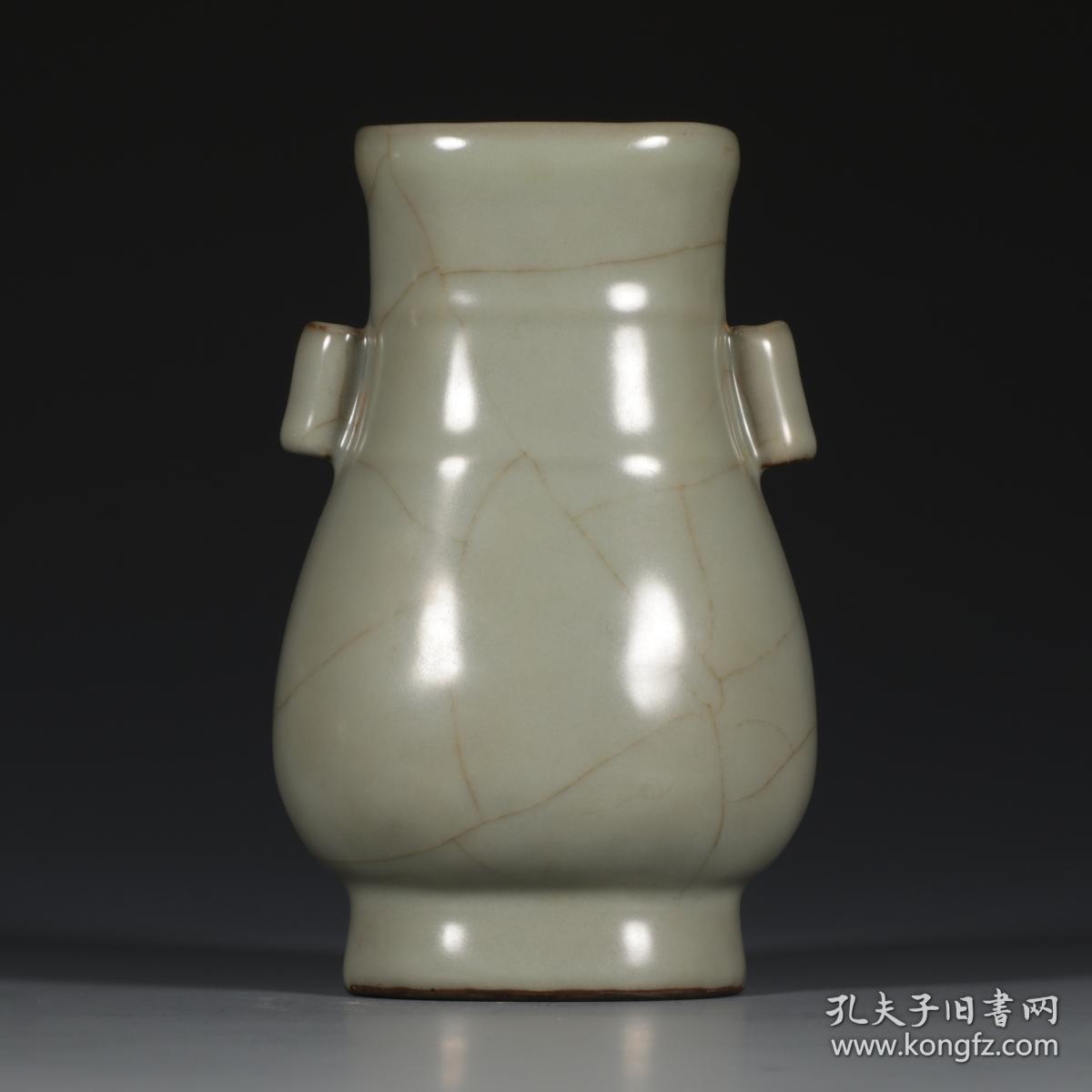 宋哥窑贯耳瓶