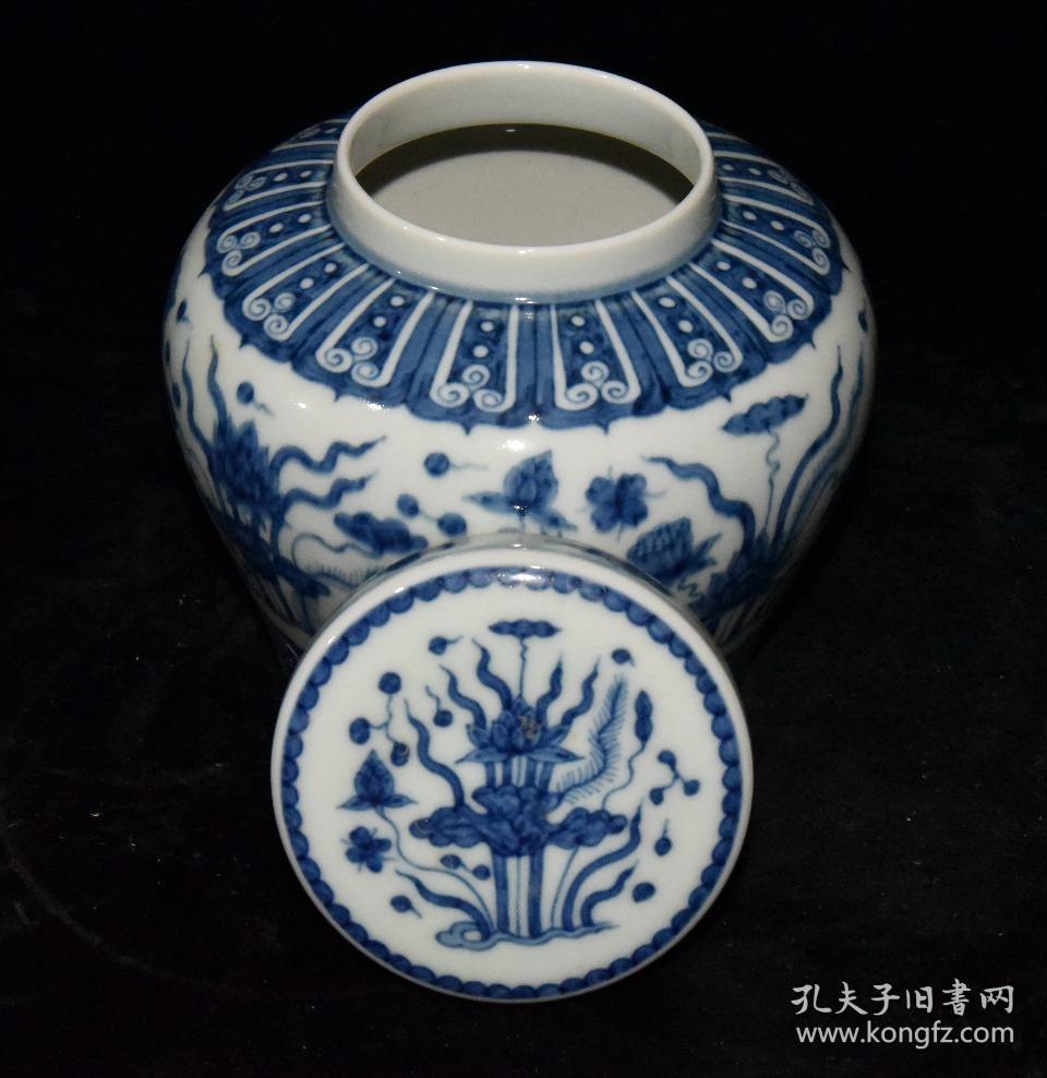 明代成化青花鸳鸯戏水天字罐