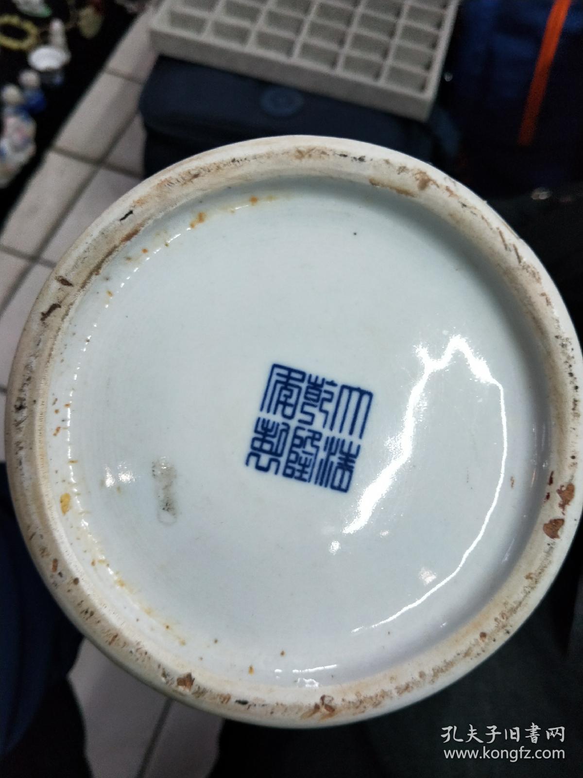 老瓷器,567瓷器.仿大清乾隆官窑将军罐一对,青花瓷缠枝莲.