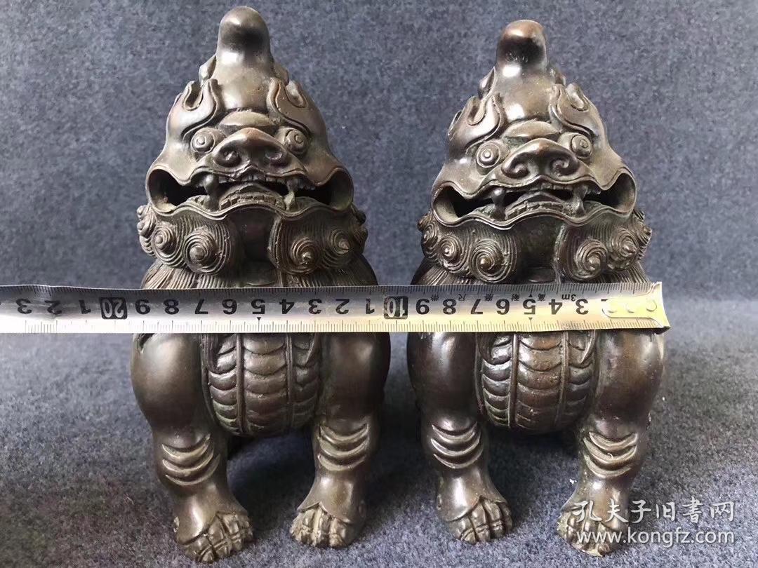 明代紫铜貔貅一对,做工精致考究,复杂精细,器形大气神韵足,头部可翻开