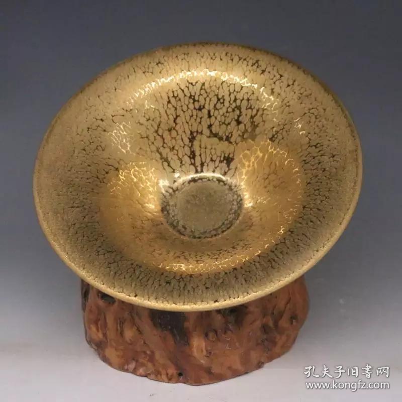 宋黄金釉斗笠碗