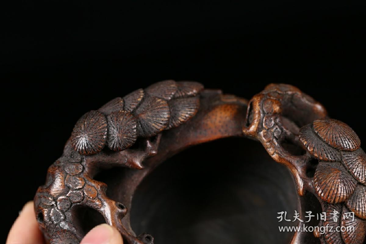 晚清 老竹雕"松树纹"文房笔洗,藏品取竹为材,松树题材,形制古朴,工艺