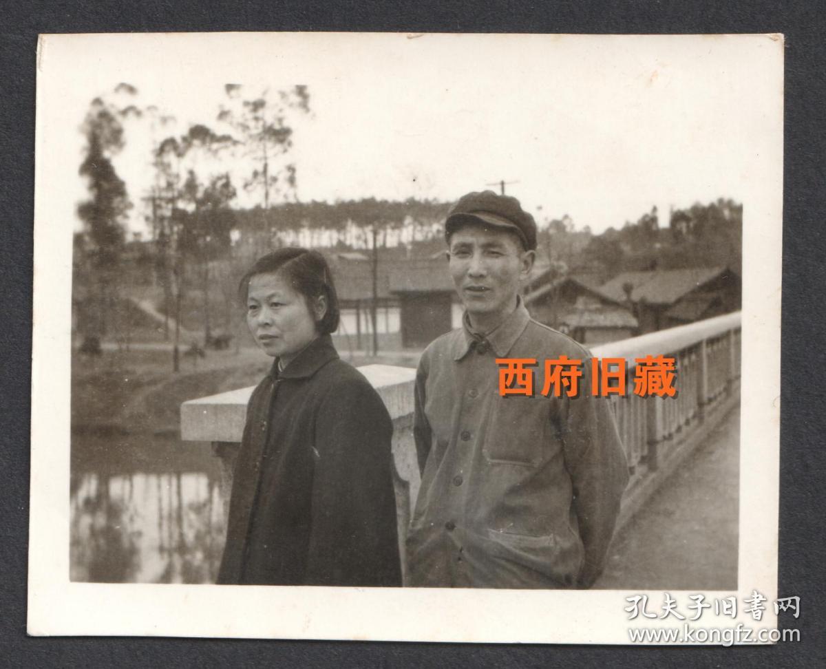 成都老照片,1972年成都石灰桥留影4张合售,应该是温江