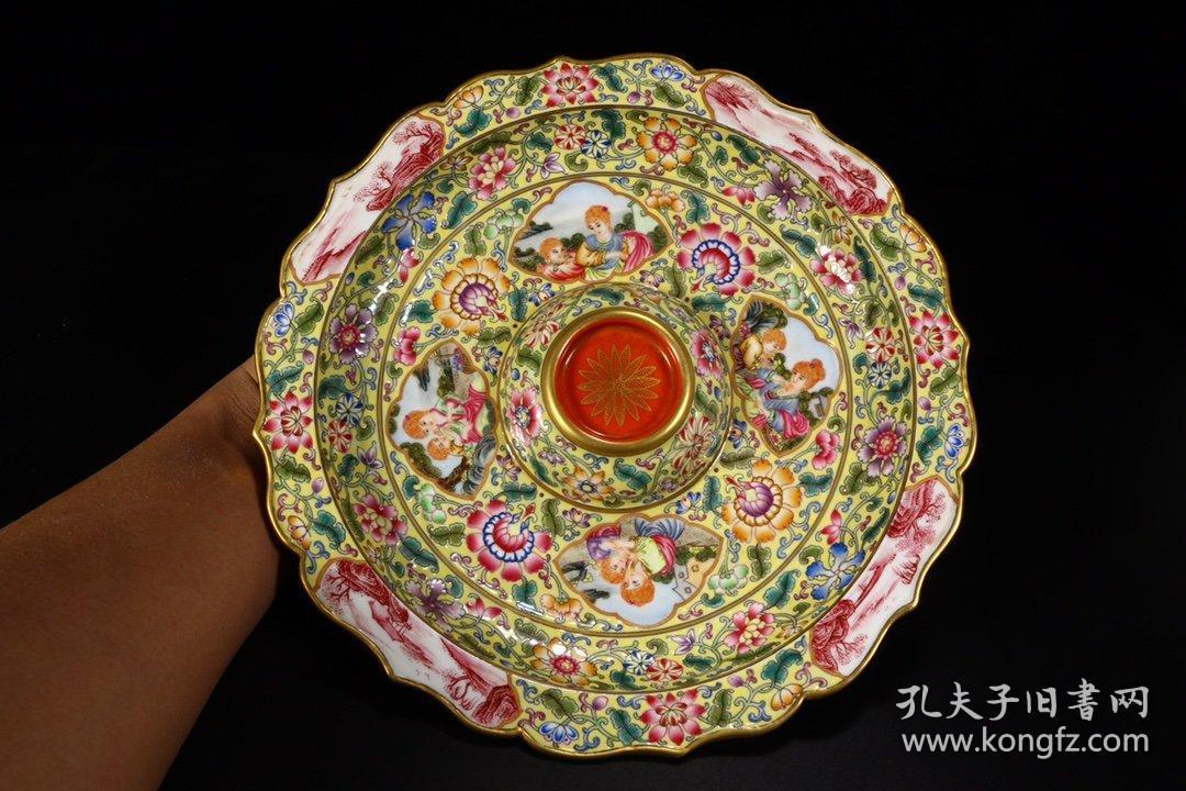 乾隆年制 款 描金珐琅彩西洋人物花纹茶杯