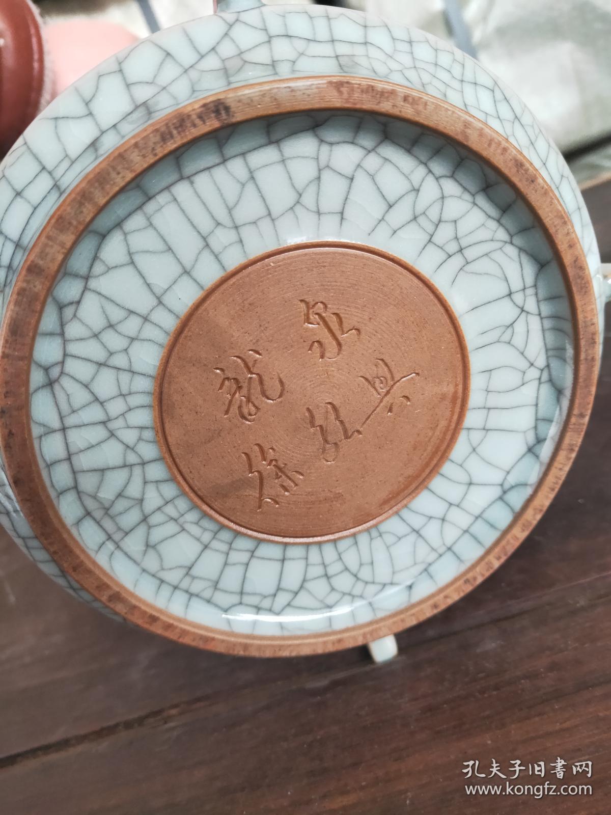 徐朝兴,1943年生于浙江龙泉,中国工艺美术大师,国家级"非遗"龙泉青瓷