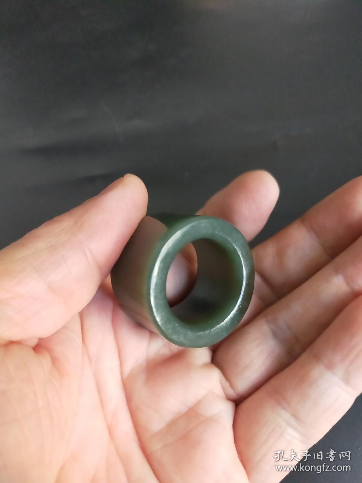 和田玉且末蓝带糖玉扳指