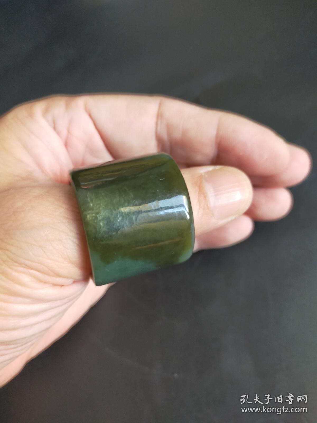 润泽和田玉且末蓝带糖玉扳指