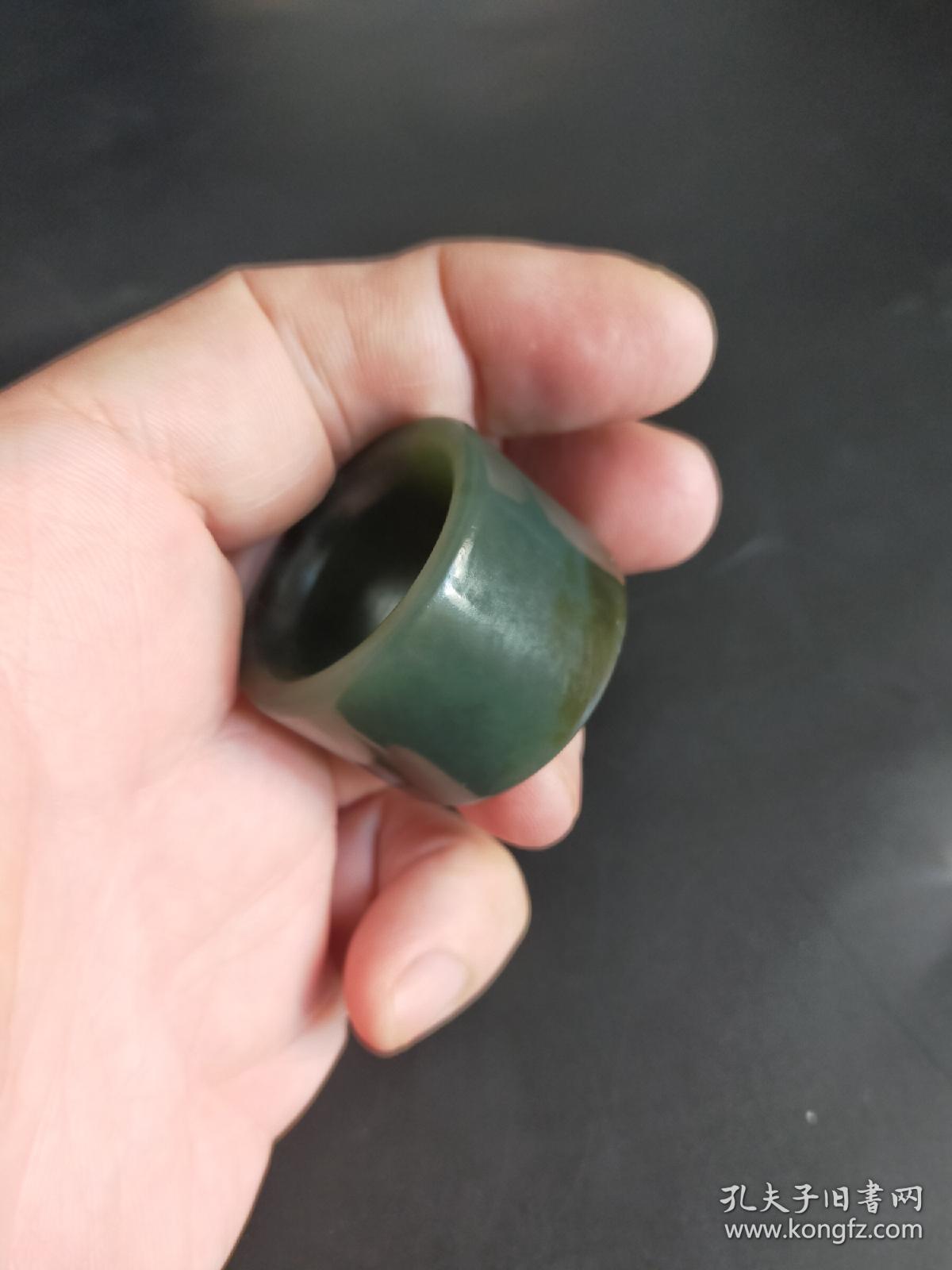 和田玉且末蓝带糖玉扳指
