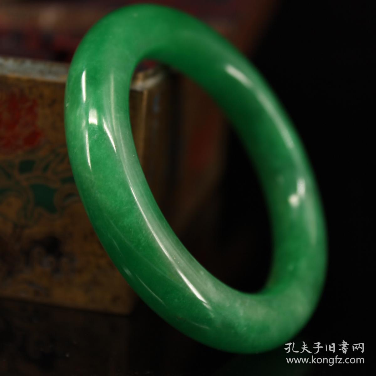 珍藏清代宫廷御用老极品翡翠手镯一支